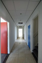 <p>Overzicht van de gangstructuur op de begane grond vanuit de entree. </p>
